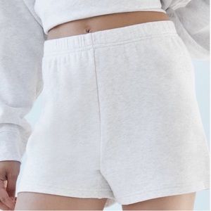Aritzia Heather Grey Airy Fleece Perfect Hi-Rise 3” Sweatshort Small